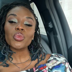 Meet your Posher, Anessa